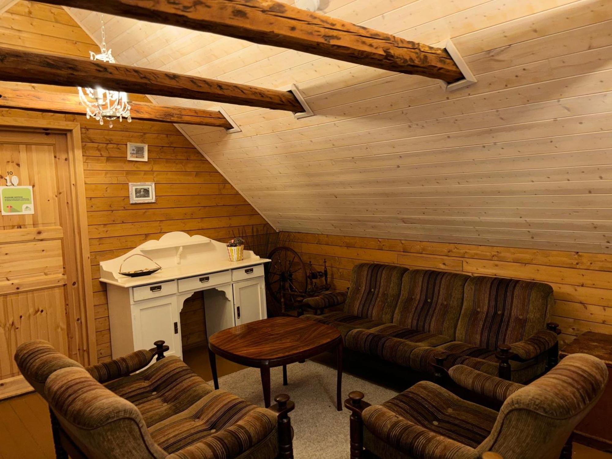 Brekke Gard Hostel *