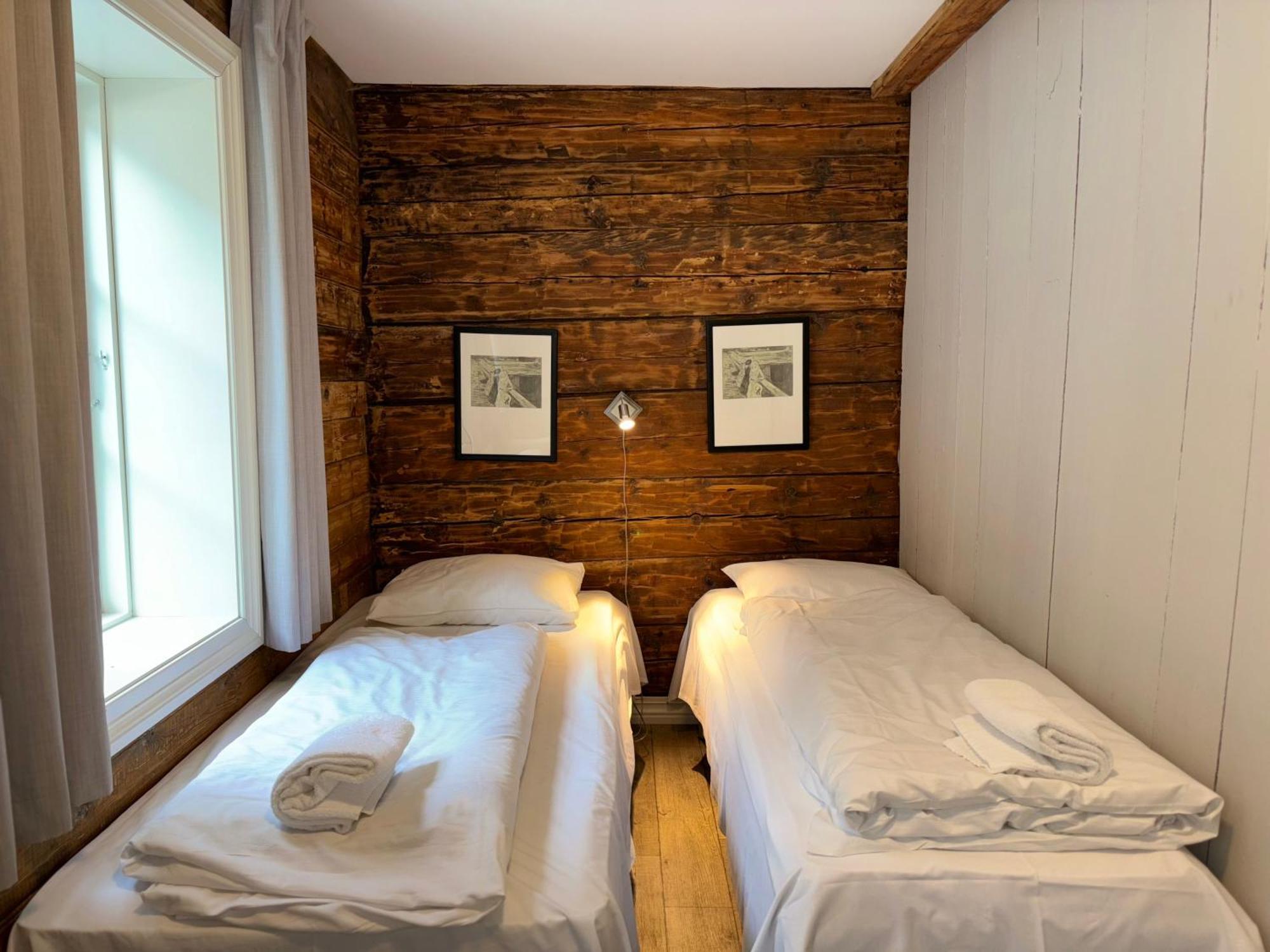 Brekke Gard Hostel *
